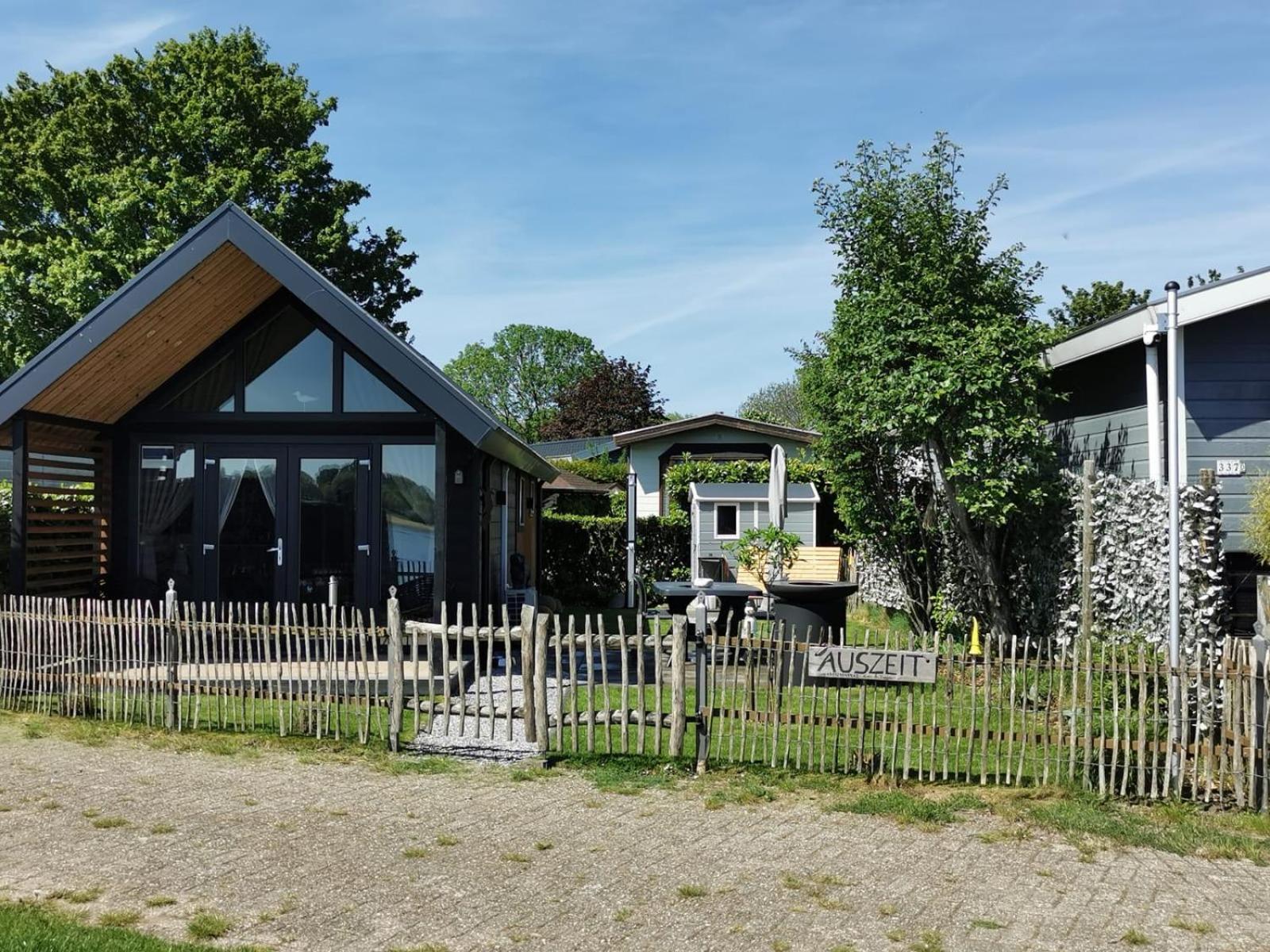 Tiny Haus Auszeit Am See Lathum Экстерьер фото